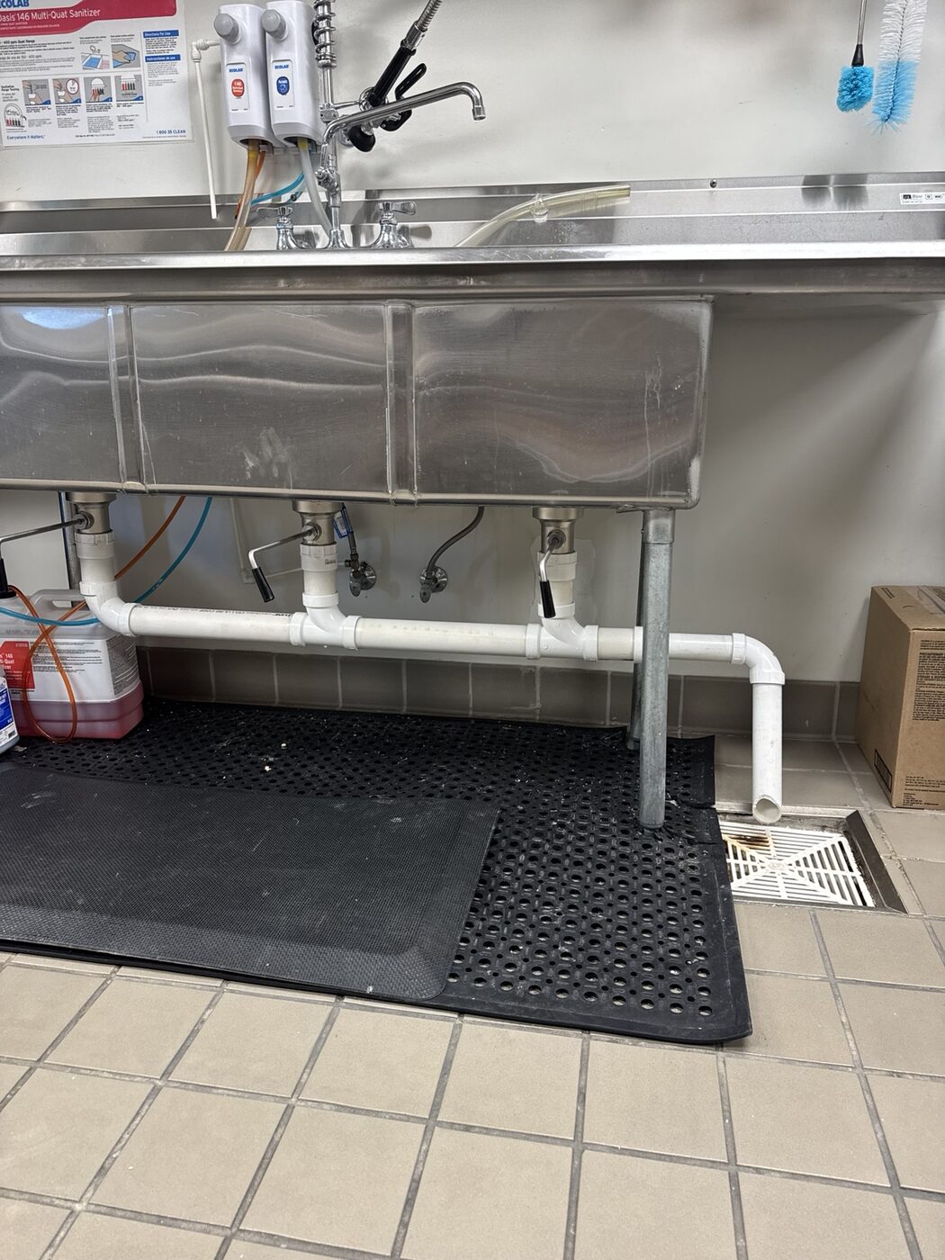 Commercial sink and drain installation